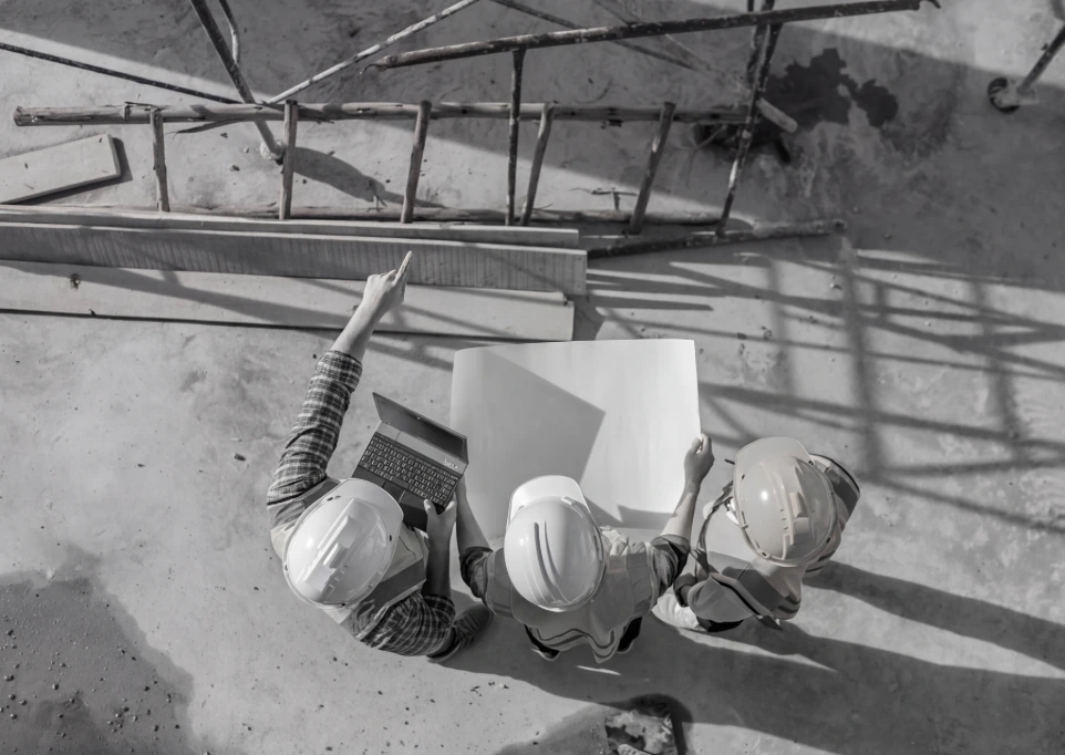 Fondo visual para el sector Energía y Recursos, ilustrando la gestión inteligente de activos críticos y mantenimiento IoT.